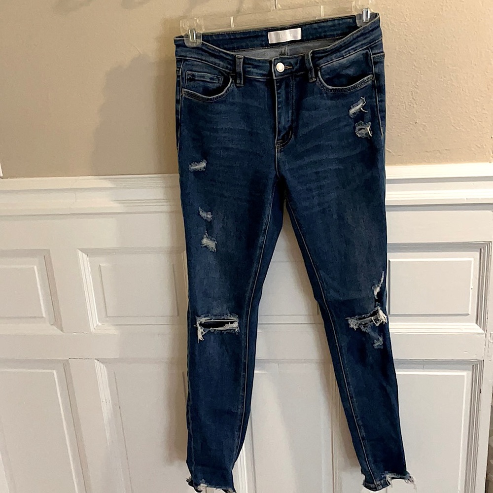 Mid rise distressed jeans size 28